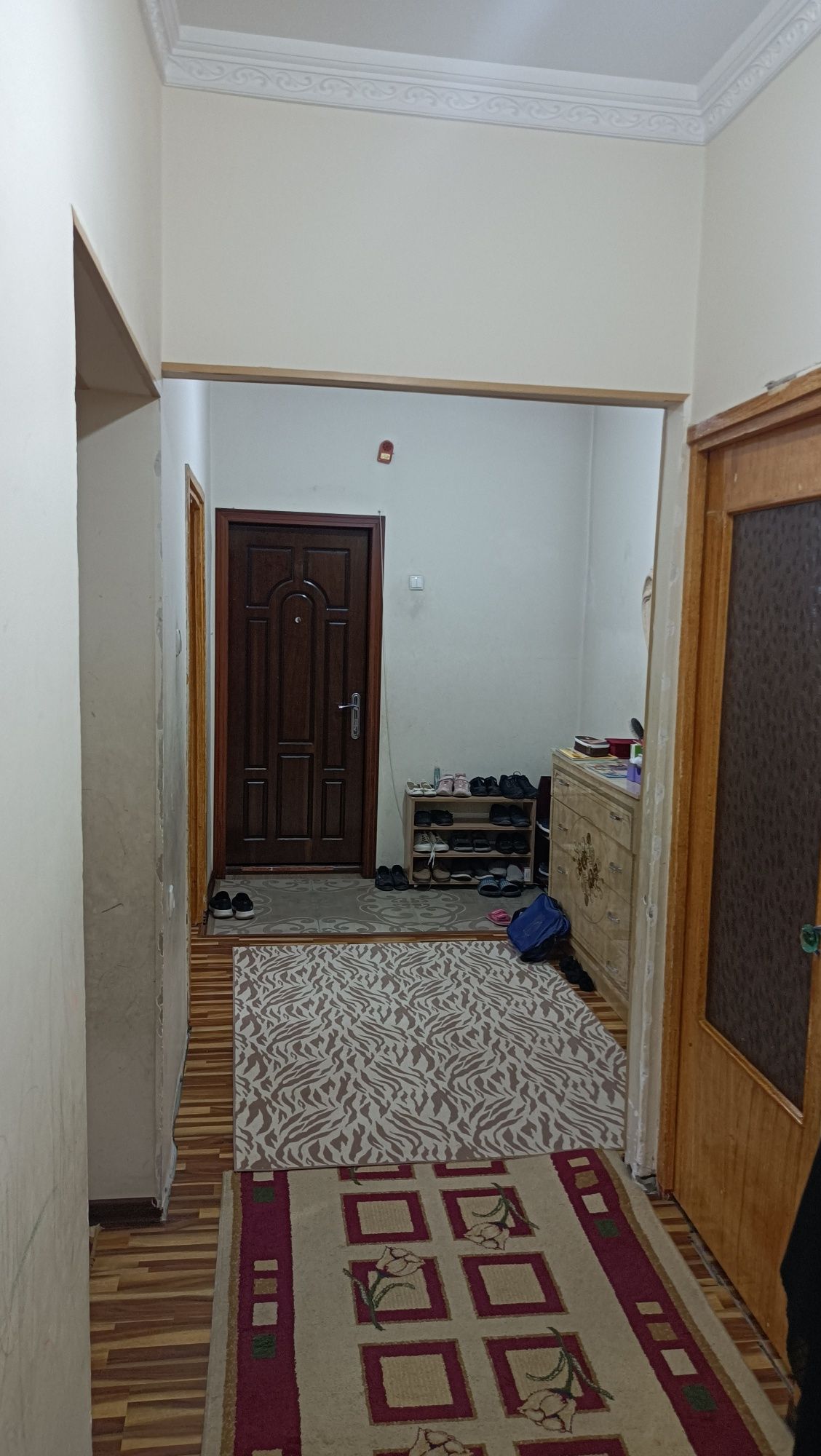 Kvartira sotiladi 4/2/5, zal razdelniy 98,1 kv, Yunusobod 17 kvartal