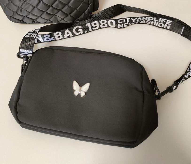 Изключително удобен модел. Чисто нова!
Малка чантичка с пеперуда за пр