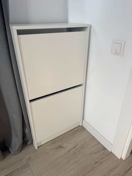 Pantofar alb 49x28x93