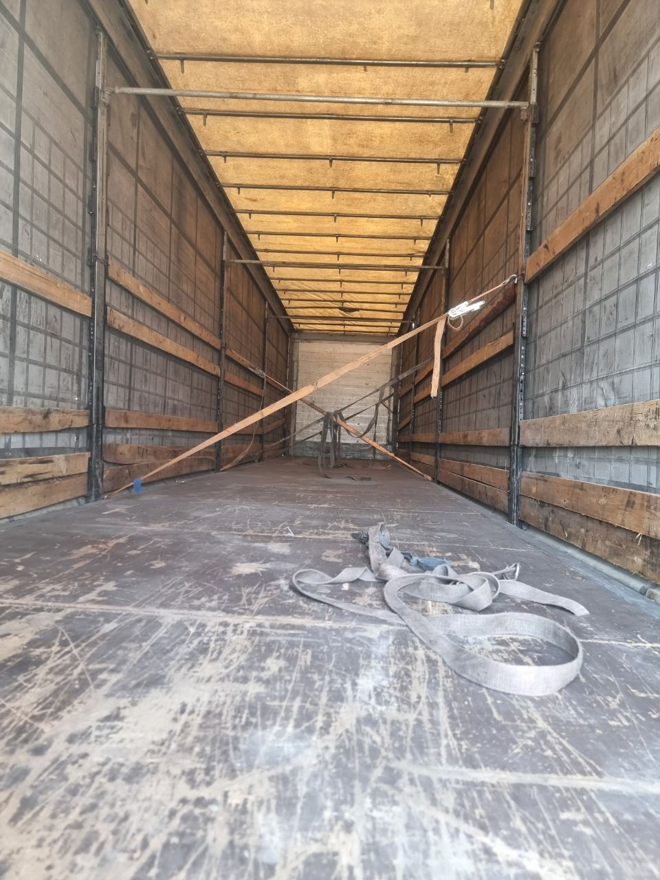 Mercedes Actros 1841 + SCHMITZ прицеп сотилади