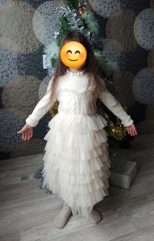Продаю платья на девочку