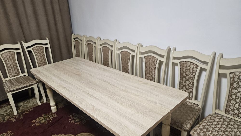 Продаётся стол и стулья в хорошем состоянии