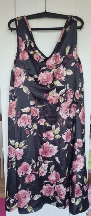 Сатенена рокля на цветя