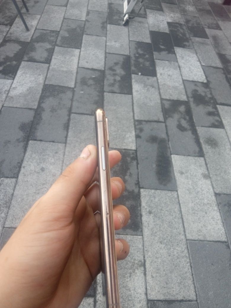 Iphone xs na 64 gb
