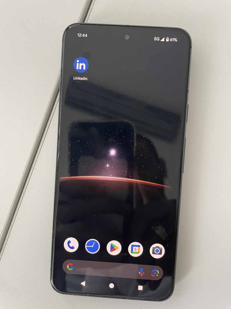 Продавам Google Pixel 8