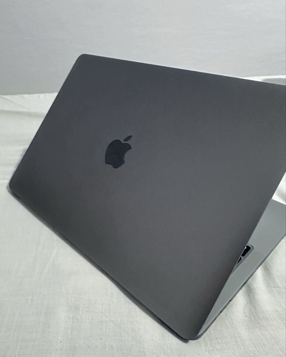 Macbook Pro 13 - Procesor M1, 16GB RAM, 256GB SSD, Touchbar