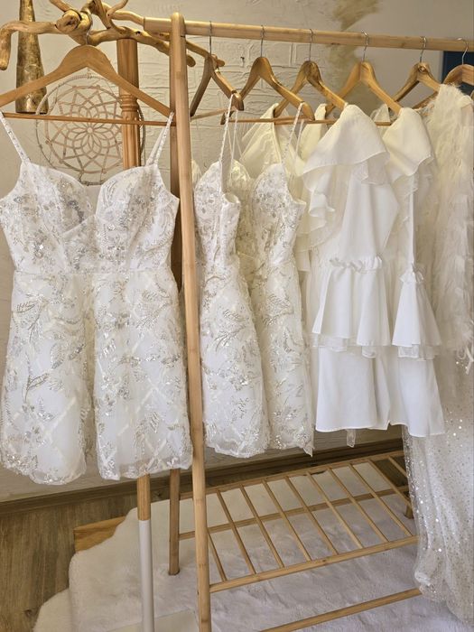 Bella Barnett ASOS нови официални рокли