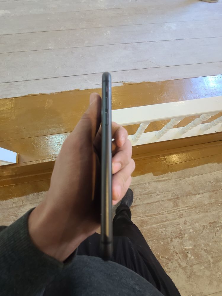 Iphone 11 64 84akb