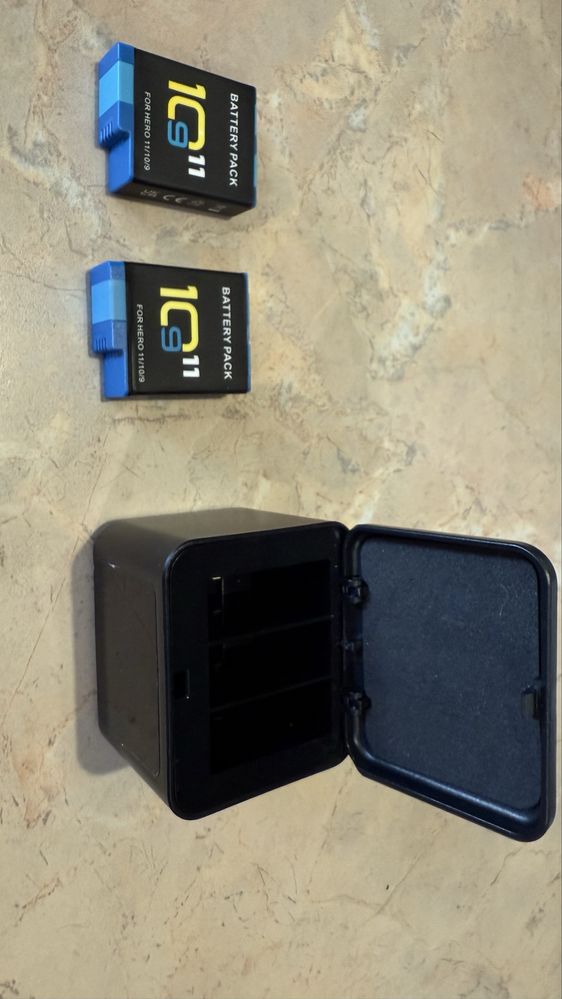Зарядно и 2 бтоя батерии за GoPro HERO 9,10 и 11