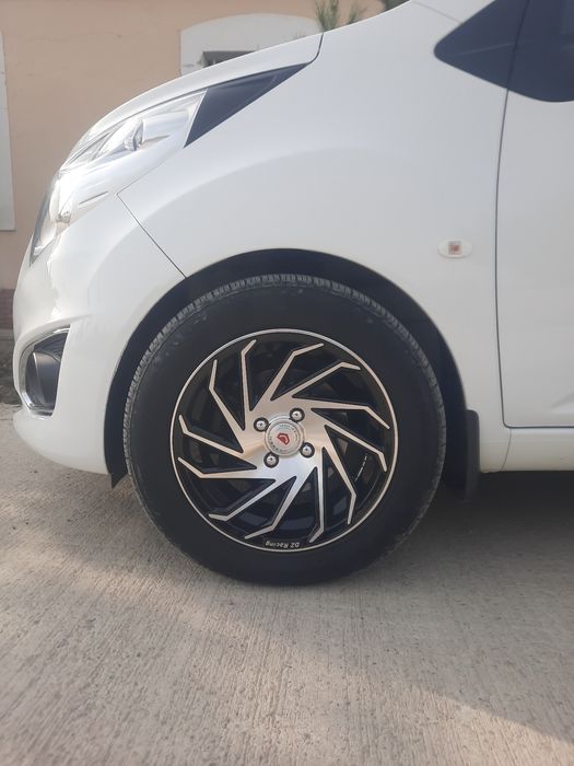R15 saka diska baloni bilan