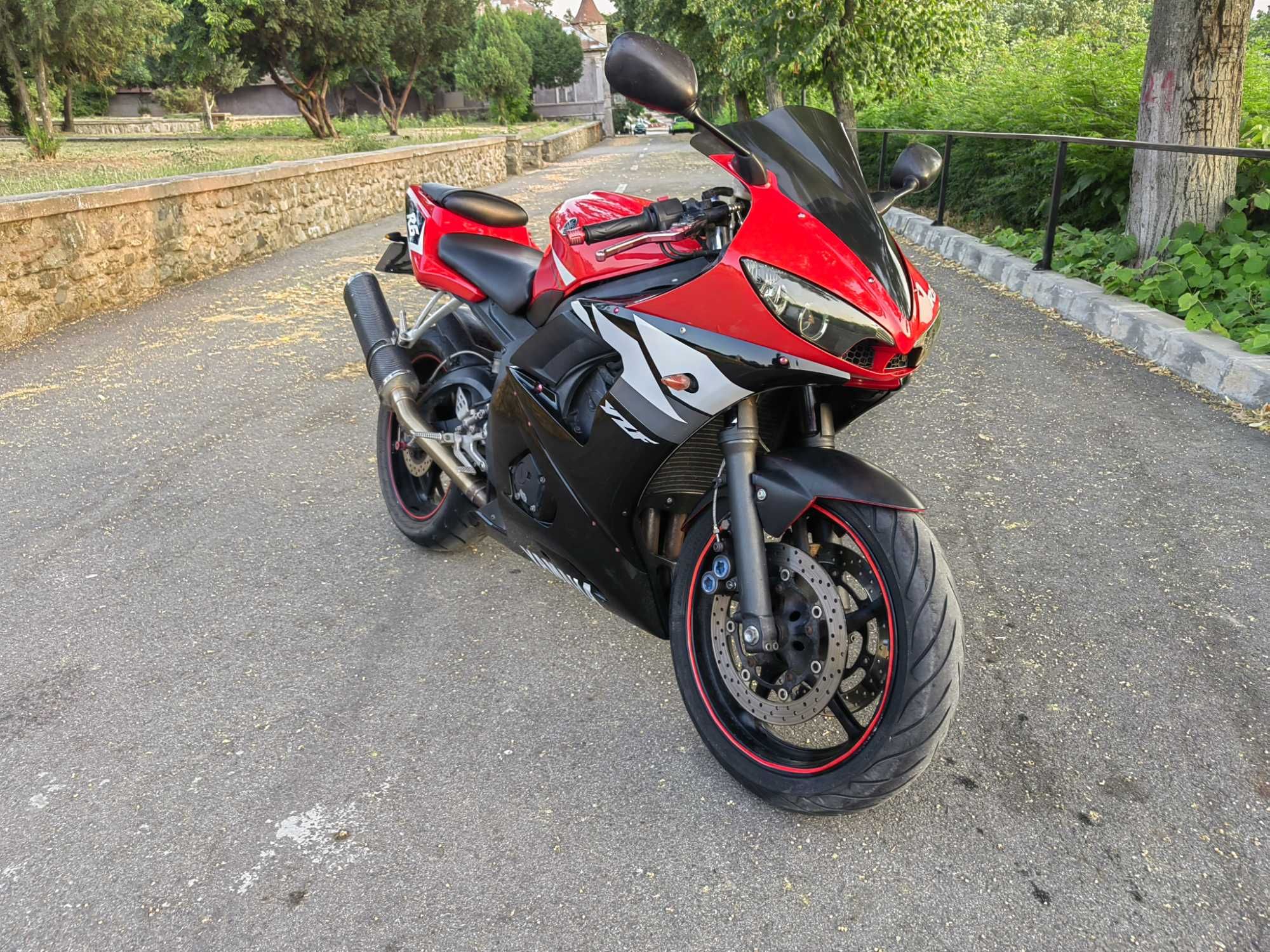 Vând Yamaha yzf r6