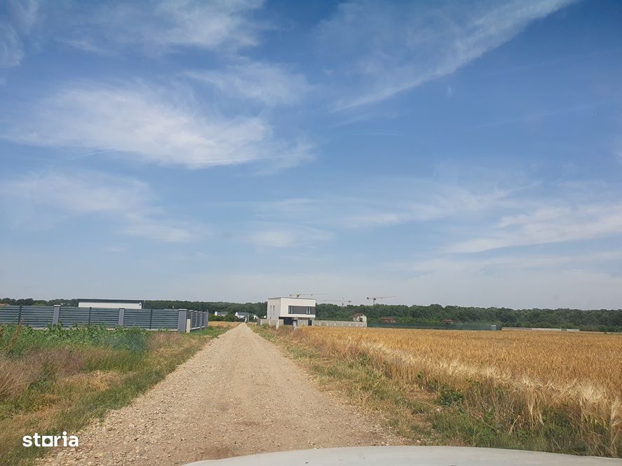 Teren acces strada amenajata langa padure, 650 mp, 28000 euro