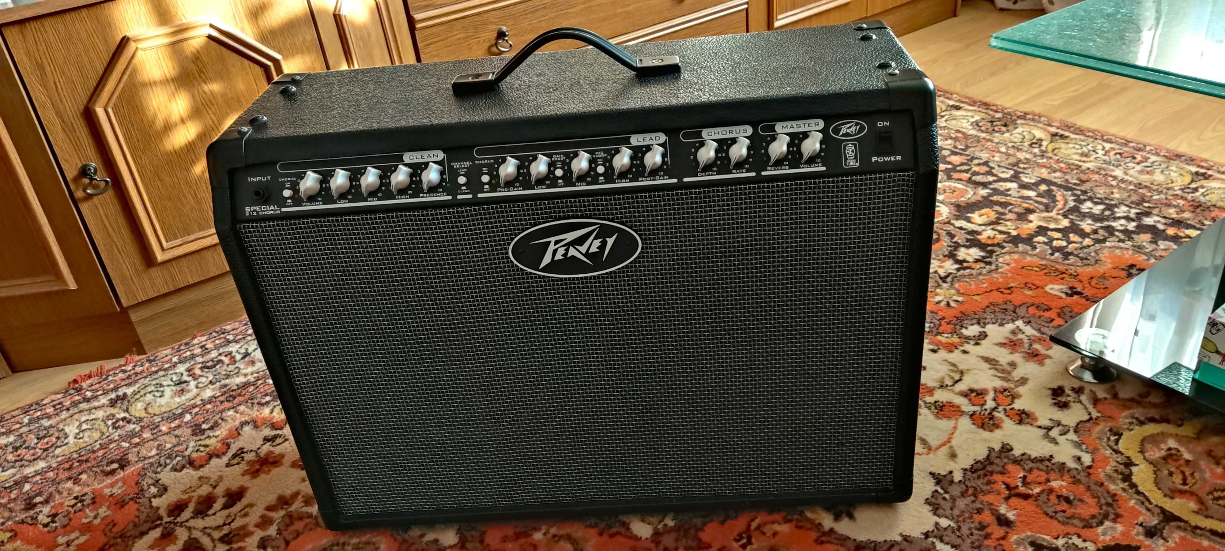 Peavey Special Chorus 212