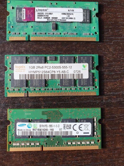 Vand 3 buc memorii Laptop  : 2 Gb - 1 Gb - 1 Gb !