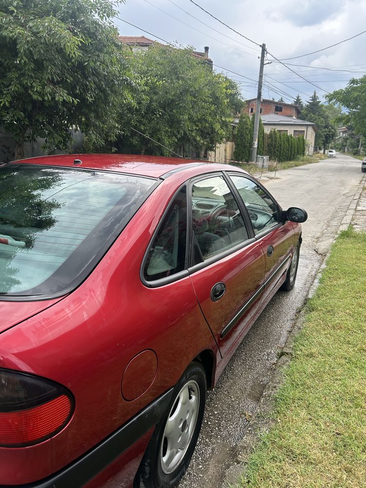 Продавам Renault Laguna