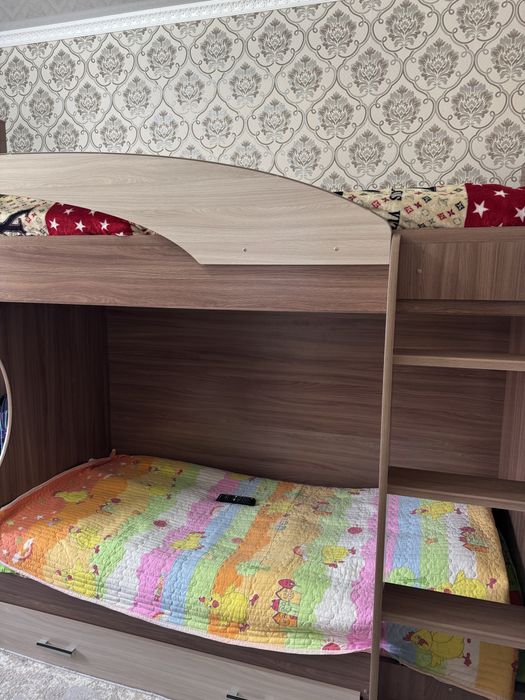 Продаю двухэтажный кровать