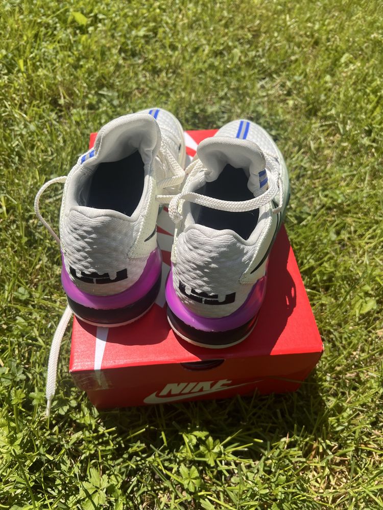 Баскетболни маратонки nike lebron 17