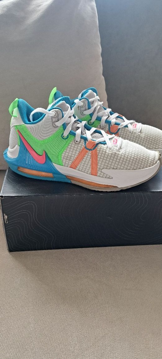 Маратонки Nike Lebron Witness vii