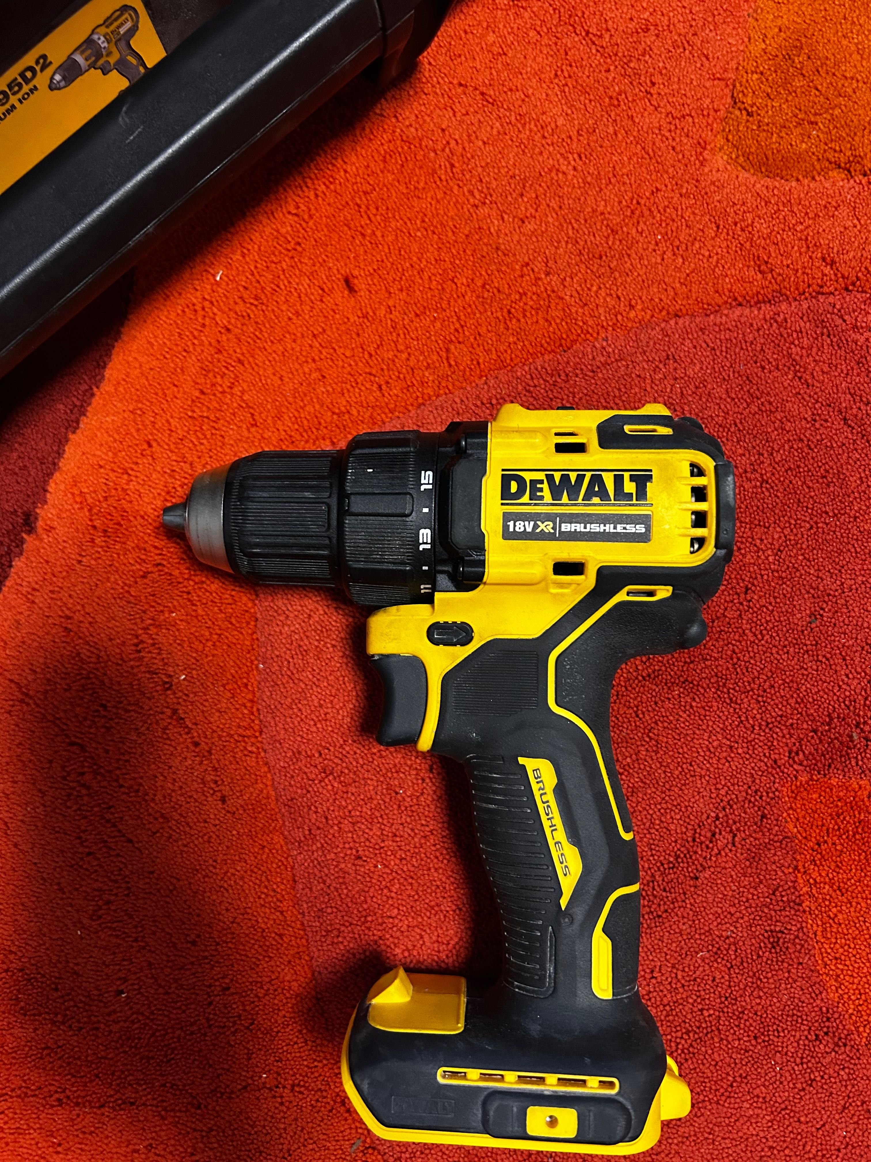 Акумулаторен ударен винтоверт DEWALT DCD795D 2 комплект с DCD708 TY2