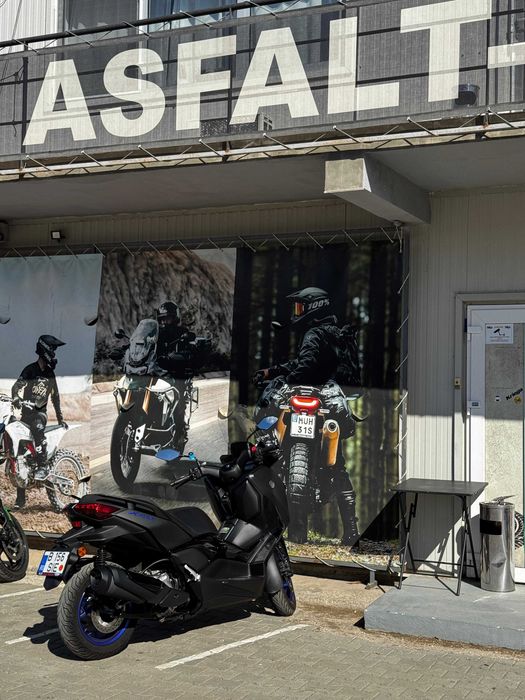 Vând Yamaha XMAX 300 - 2025, în stare excelentă, ca nou. 2800 km.