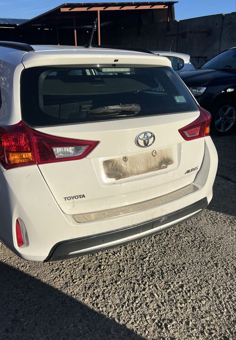 На части Toyota Auris 1.4 D