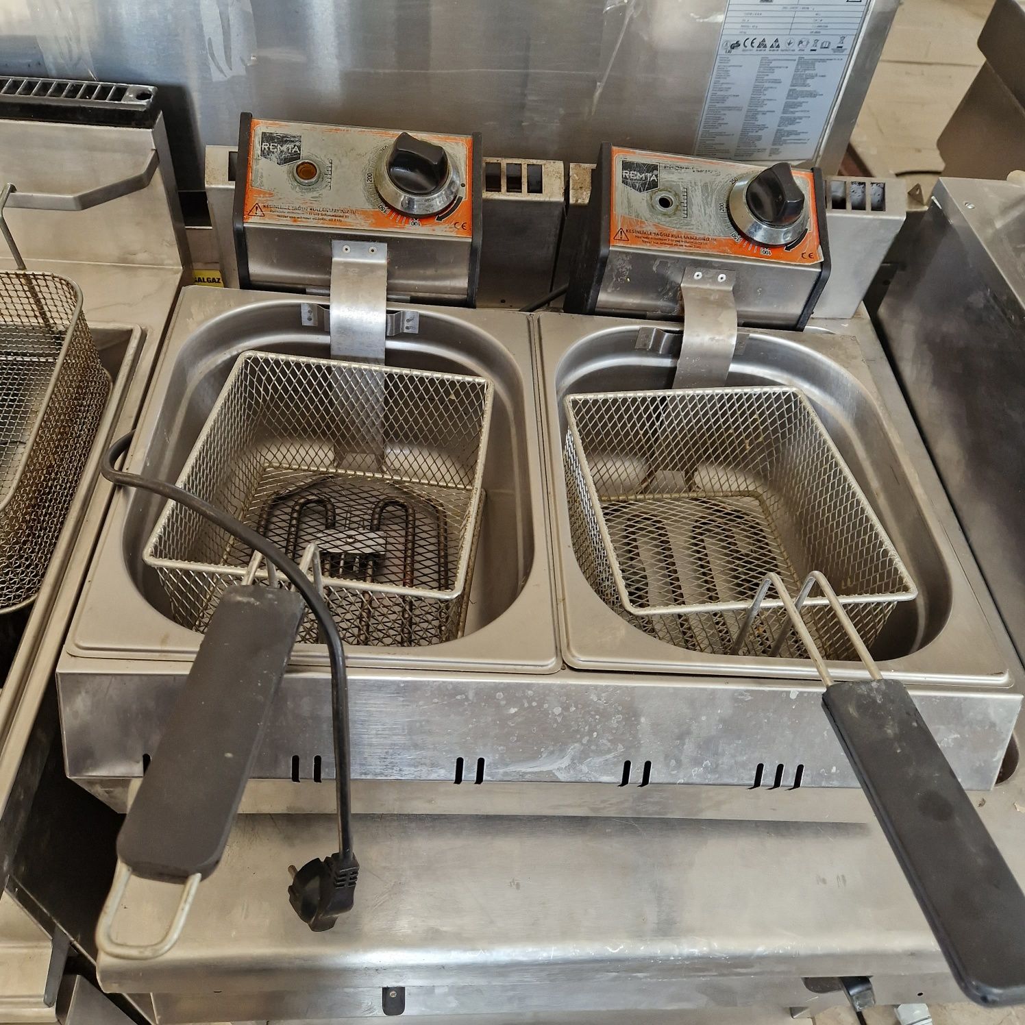 Friteuza dubla de.putere, gaz sau curent 380v