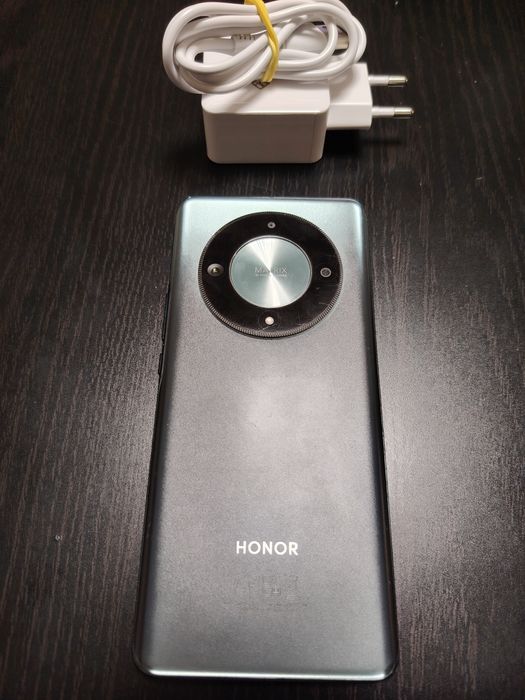 Schimb s-au vind Honor magic 6 lite cu Honor 7 lite ofer diferența 100