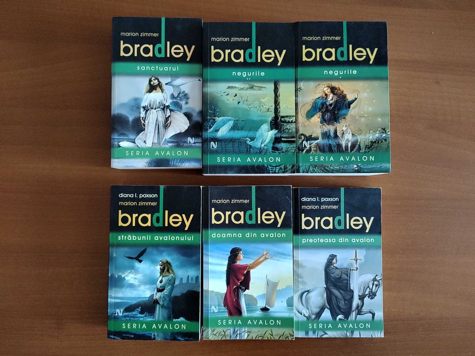 Marion Zimmer Bradley - seria Avalon, 5 titluri, 6 volume