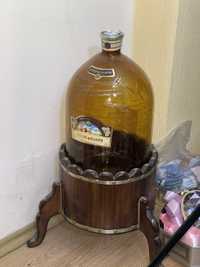 Винтажная бутылка для коньяка с деревянных чехлом