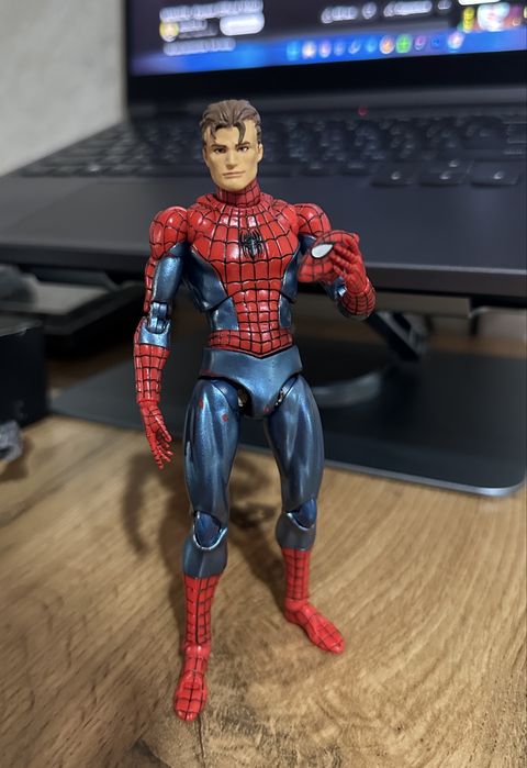 Фигурка Человека паука от Mafex