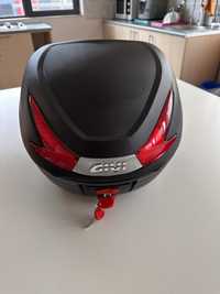 Vând top case Givi  B330