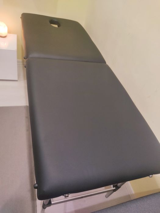 Масажна кушетка с всички аксесоари