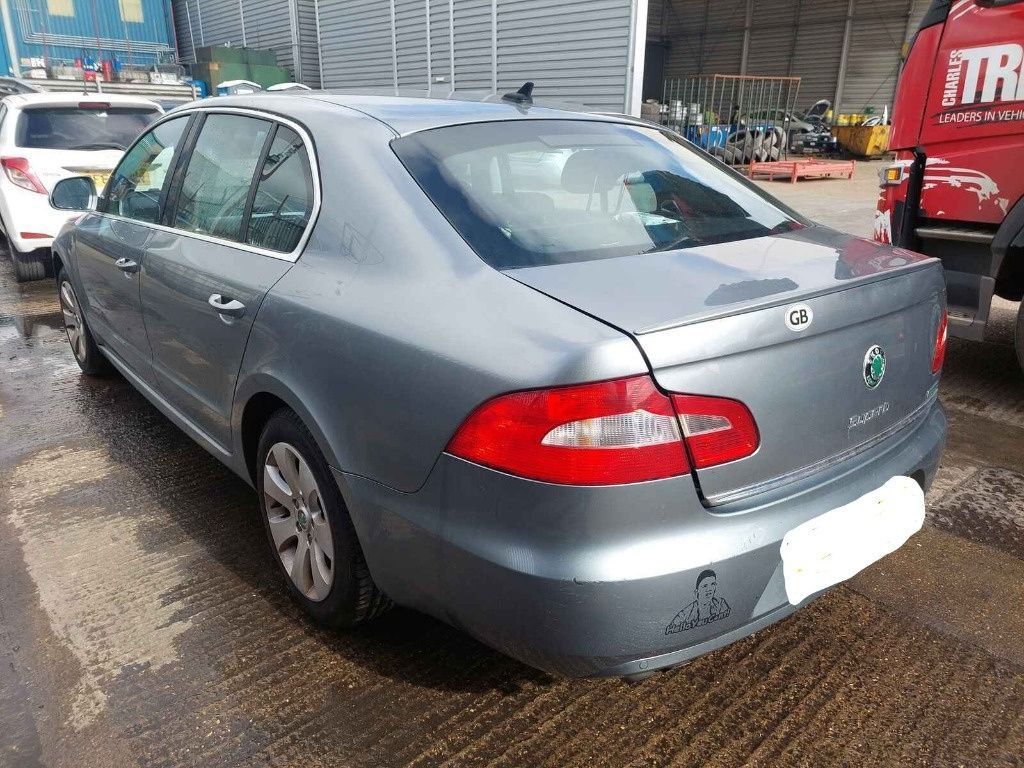 Rampa injectoare Skoda Superb 2 2012 SEDAN 1.6 TDI