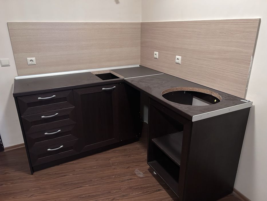 Гардероб, рамка за спалня, шкафчета за кухня и диван  за 100 лева