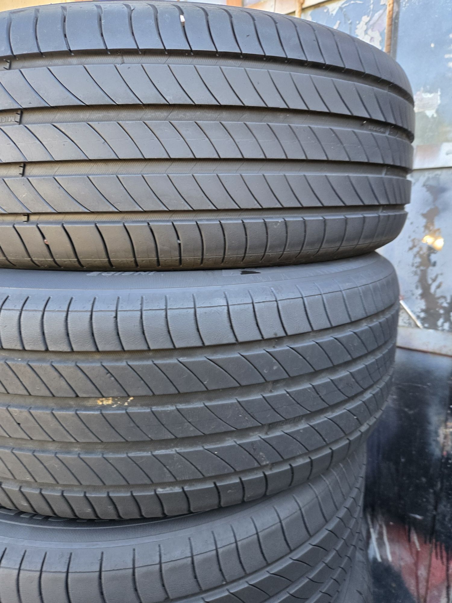 4бр. 215 55 17 Michelin летни.
