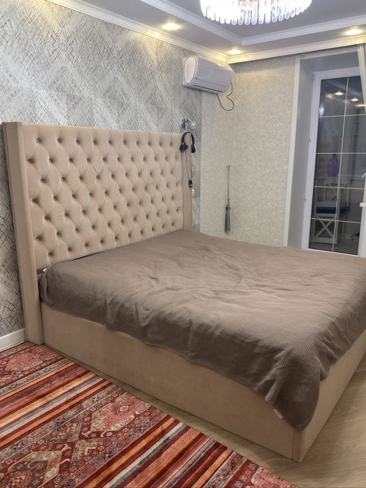 Кровать двухспальная с подьемным механизмом