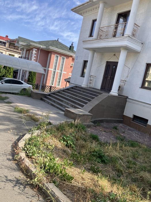 Сдам 3 комнаты на цокольном этаже в котедже