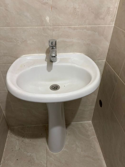 Продам б/у унитаз и раковину