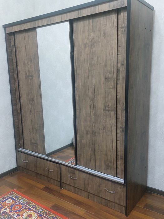 Срочно прдаётся шкаф