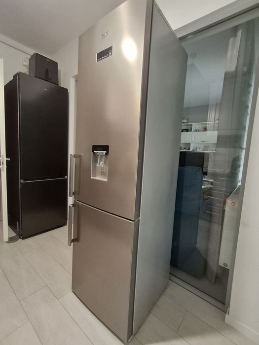 Vând combina frigorifica Beko
