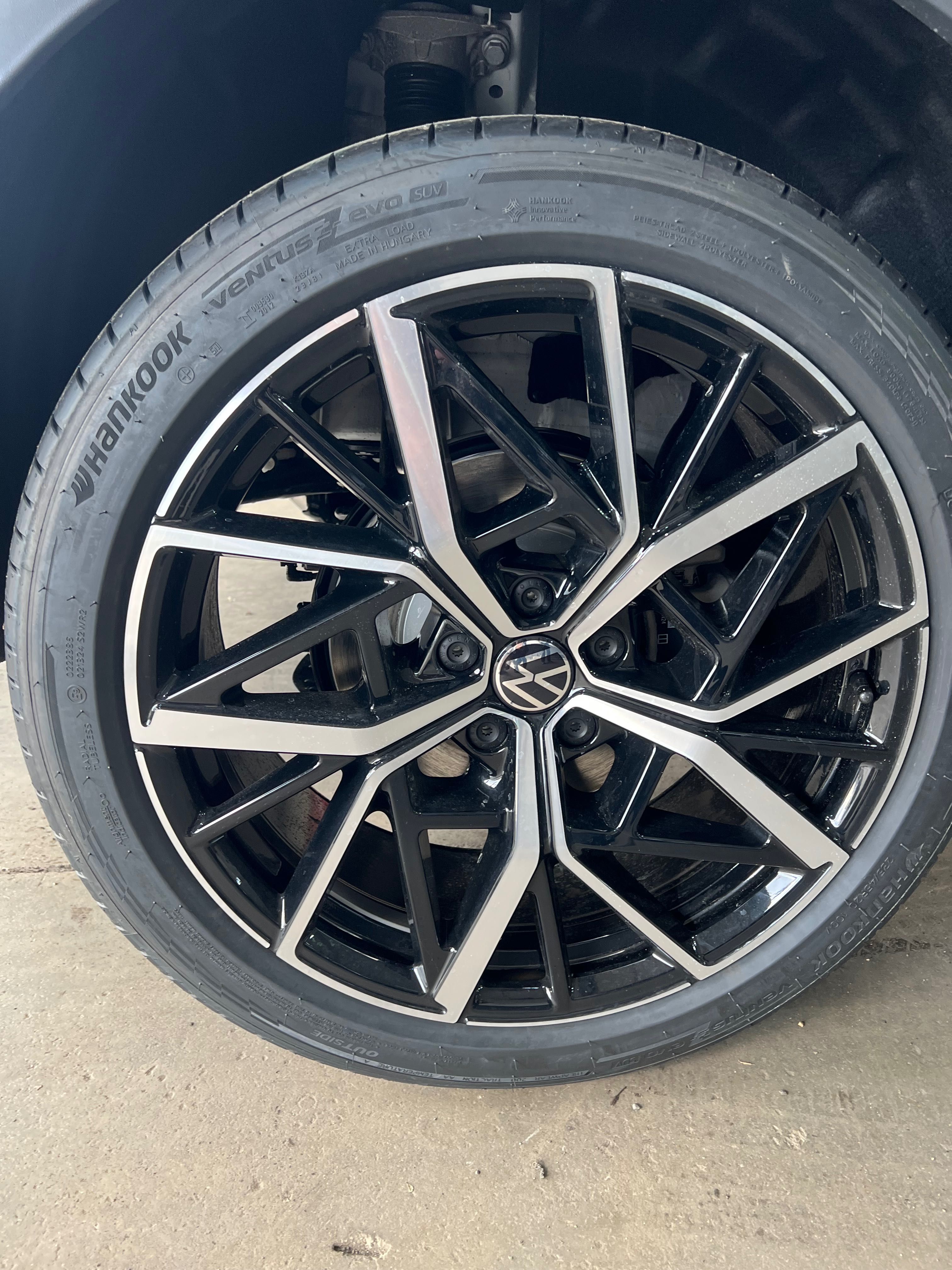 Летни  гуми нови  Hankook нови 235/45/20 EVO /новата шарка/