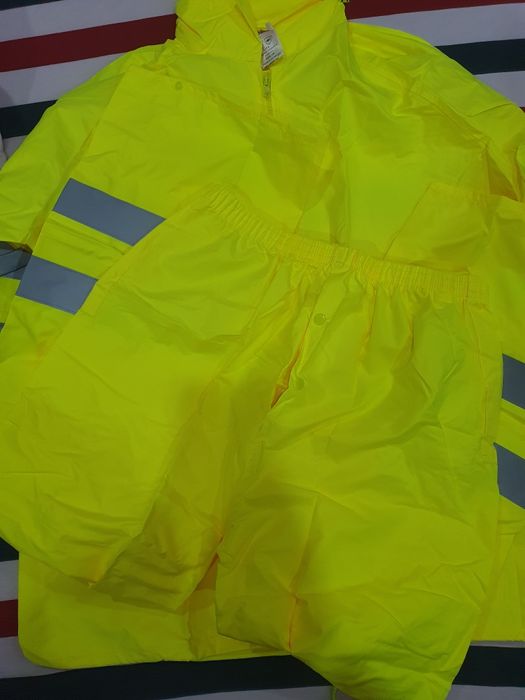 Чисто нов комплект дъждобран / работно облекло