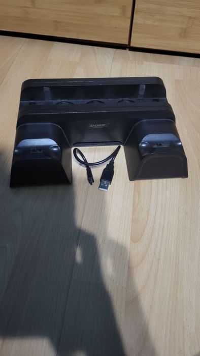 PS4 SLIM 1TB с 6 игри и периферни устройства