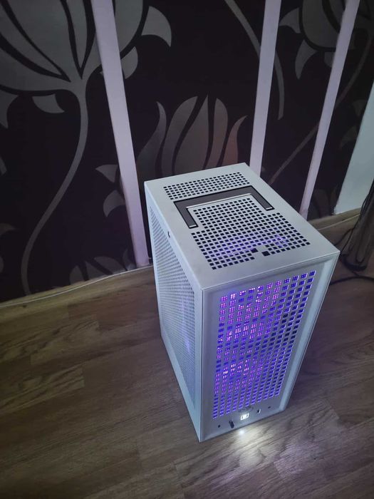 PC Gaming SFF (Small Form Factor) Ryzen 7 5700X3D 32GB RAM / RX7900GRE