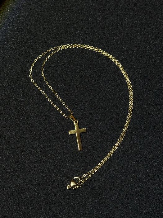 Lanț cu cruce auriu