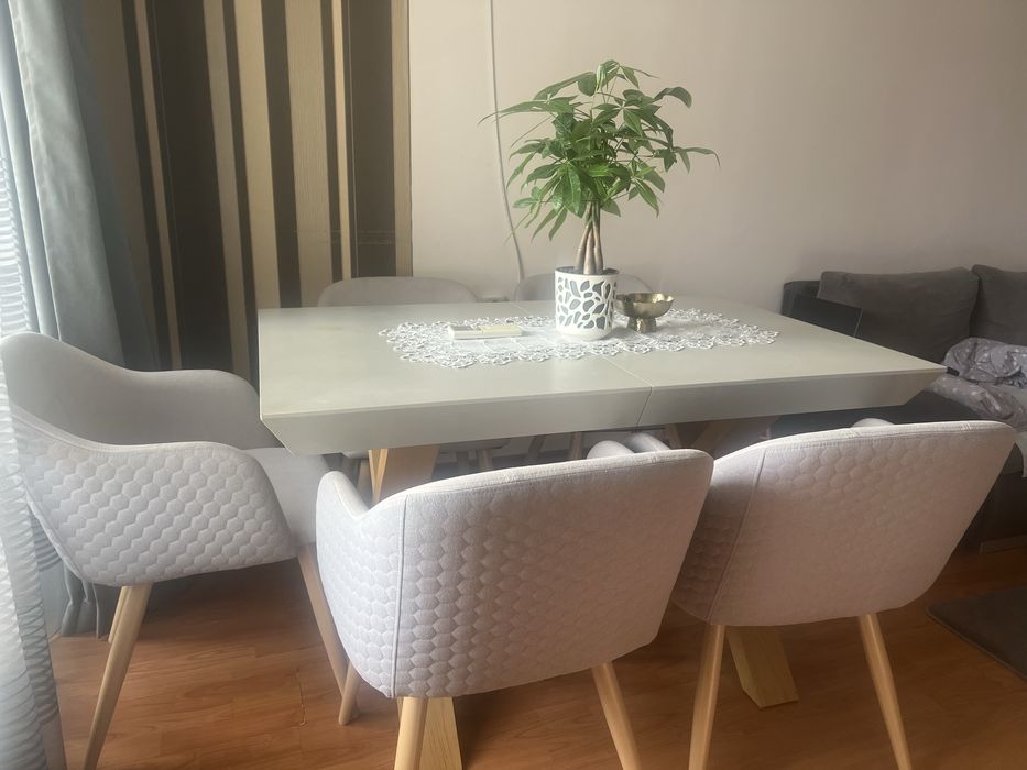 Трапезна маса и столове