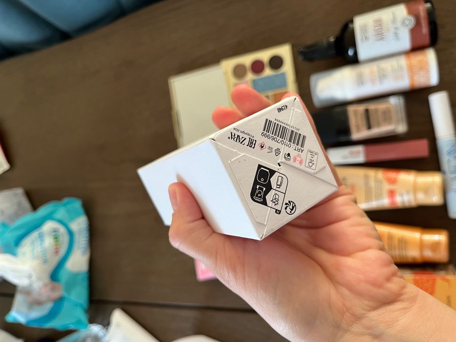 Предлагам сет от парфюм Zara, фон дьо тен, пачове за чело, шнола и SPF