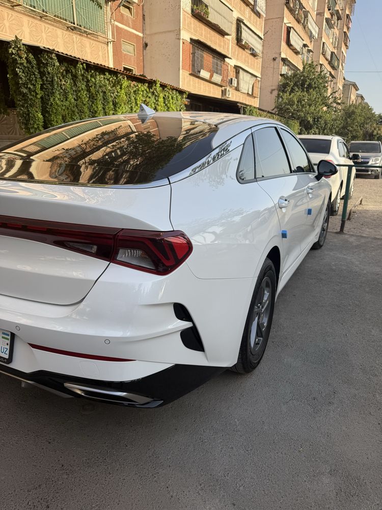 Kia K5 2023 yil 2 pazitsa