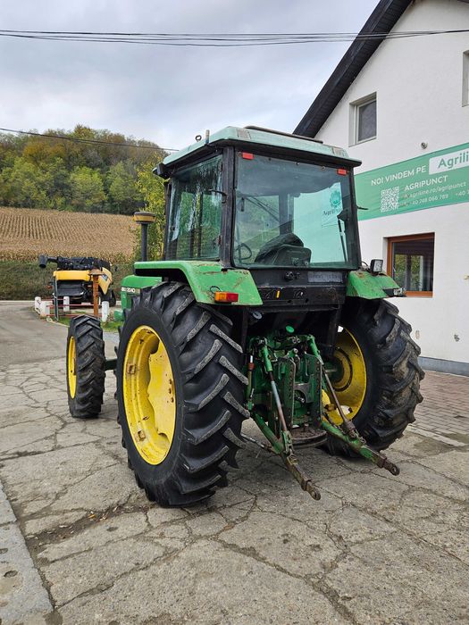 De vanzare tractor John Deere 3040