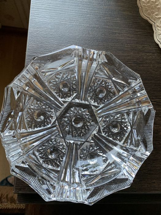 Продам хрустальную пепельницу чешского прлизводства